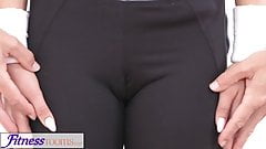 FitnessRooms Gym Bunny fucks her personal fitness trainer