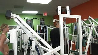 Hot gym girl sucks the trainer’s pole after a workout