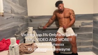 Pissing in the gym bathroom then cumming